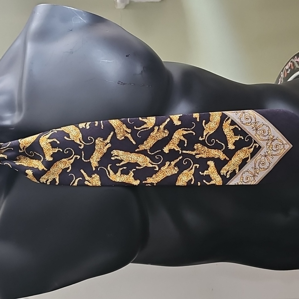 GianniVersace Vintage Black and Gold Leopard Print Tie - Picture 2 of 11